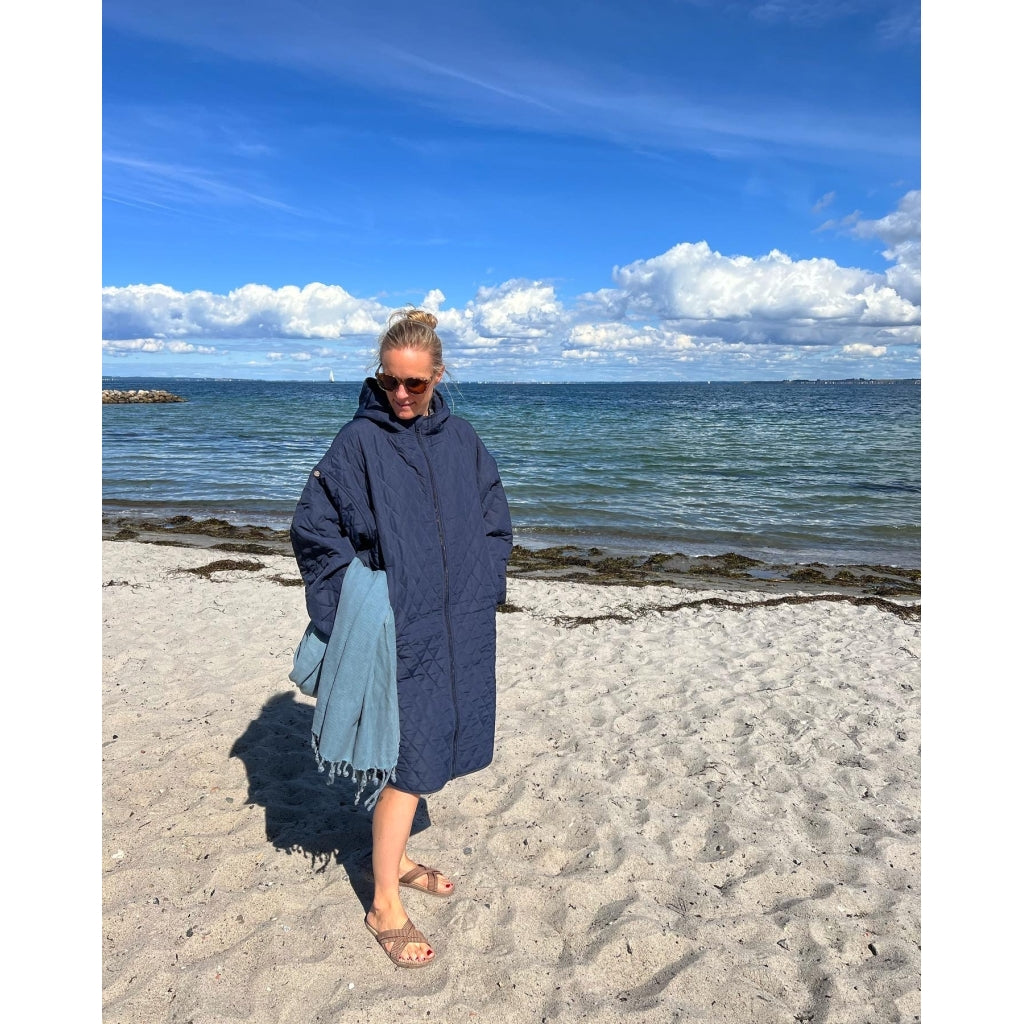 NORDBAEK Changing robe NORDBAEK Lazy Pool - windproof unisex with recycled fleece Change robe Navy