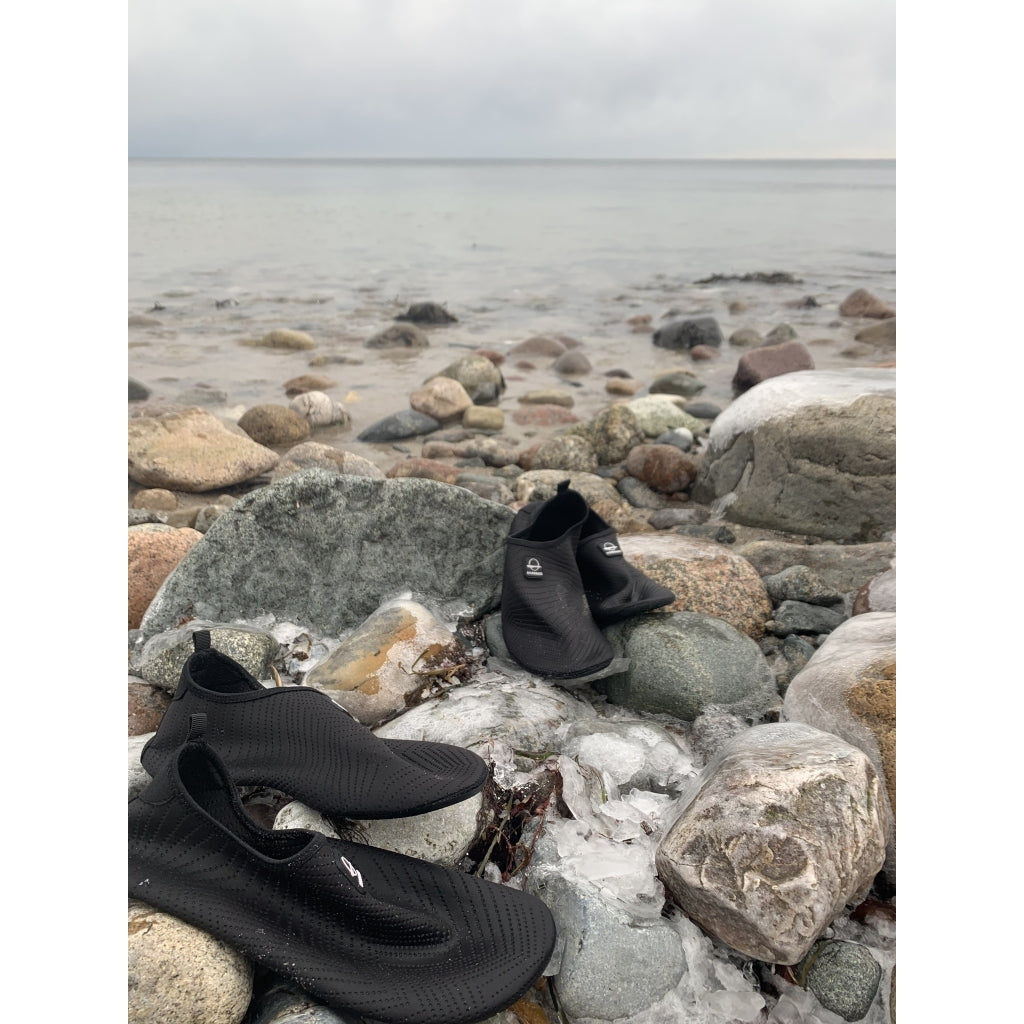 NORDBAEK Swim shoes NORDBAEK Soft Aqua - elastic and soft Swim shoes Black