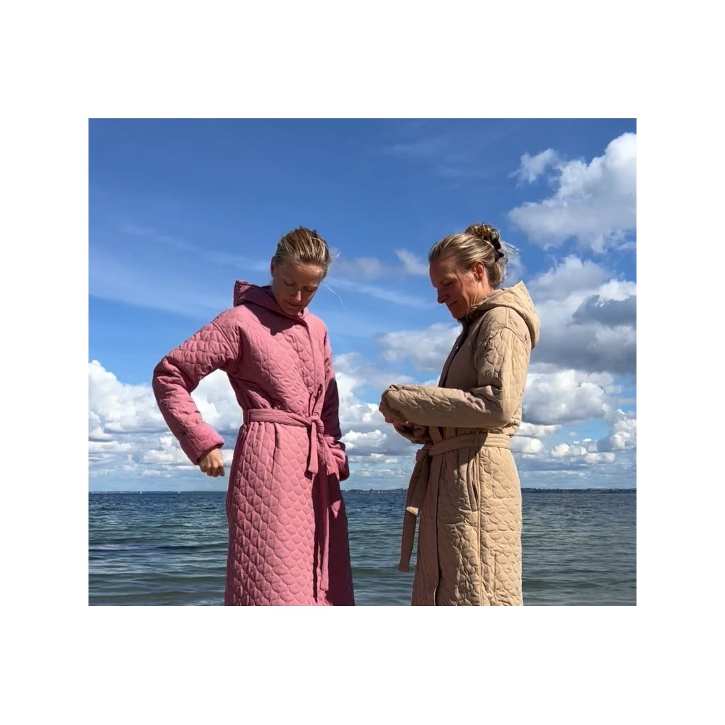 NORDBAEK Bathrobe NORDBAEK Windy Ocean - ladies' windproof recycled fleece Bath robe Sand